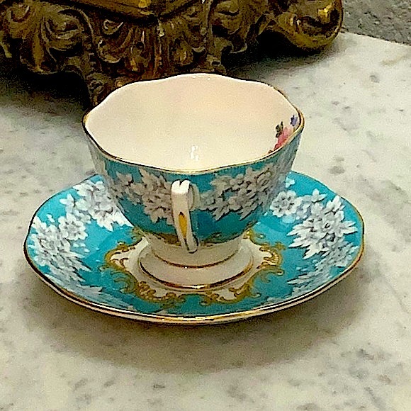 ROYAL ALBERT ENCHANTMENT FOOTED DEM CUP & SAUCER SET VINTAGE MADE ENGLAND BONE - Picture 4 of 16